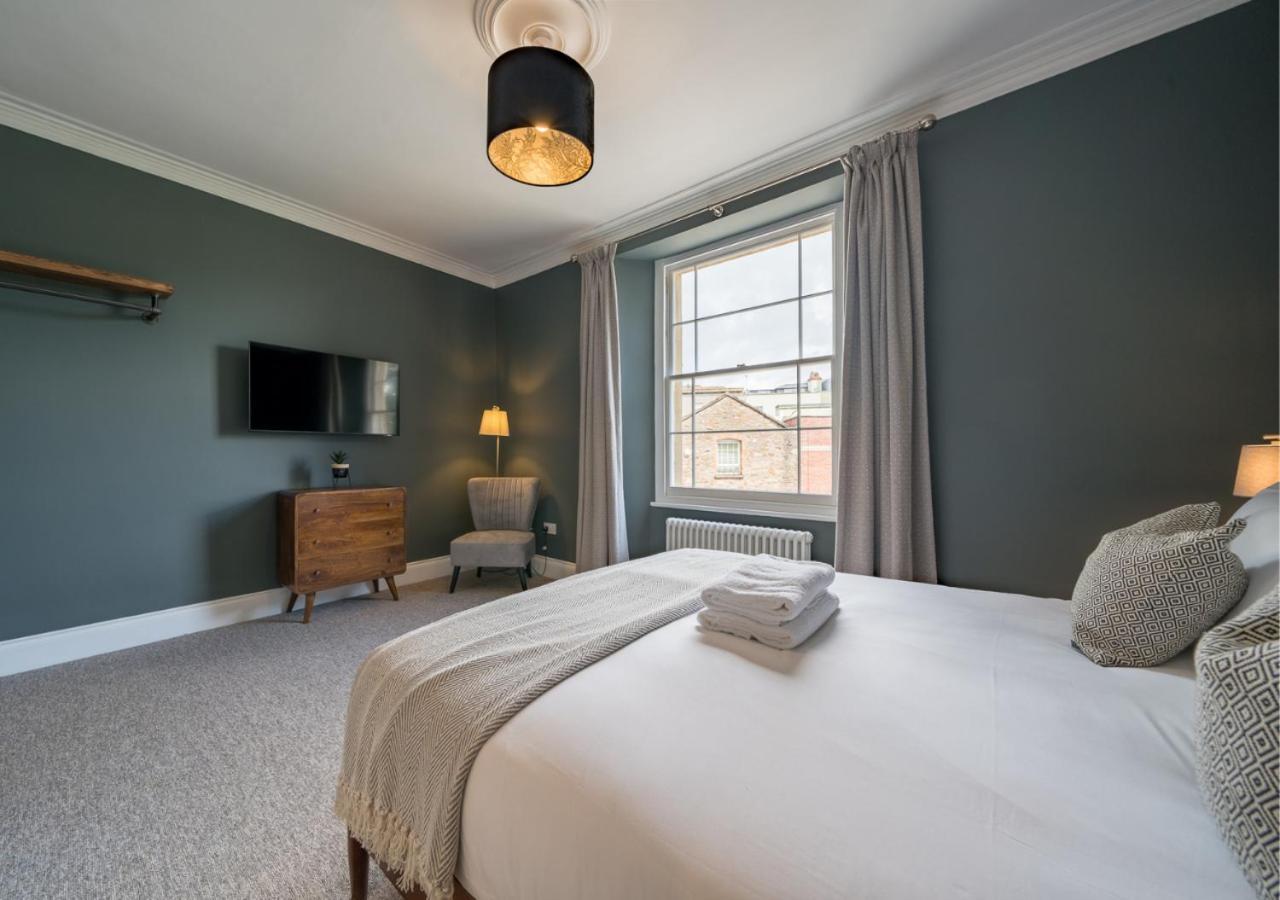 Premium Designer 4 Bedroom In Clifton - 3 Bathrooms & Cinema Ferienhaus *